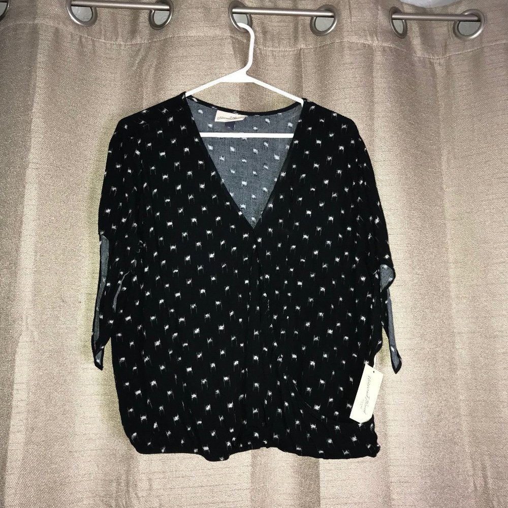 Universal Thread Top, NWT